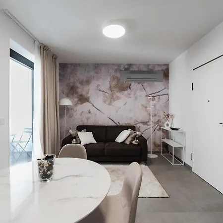 Design - Via Genova 58 פסקרה